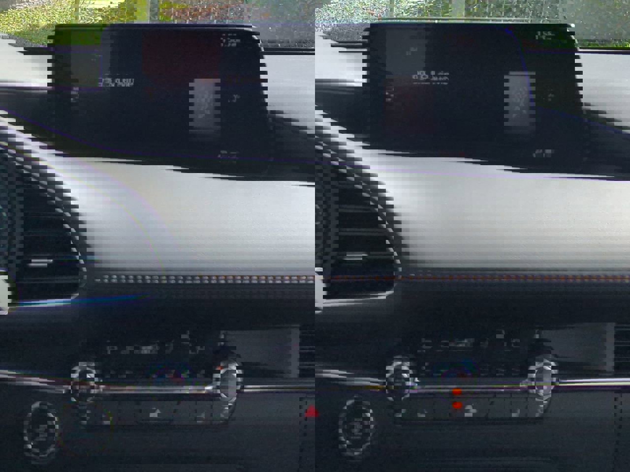 New 2025 MAZDA MAZDA3 Hatchback w/Premium Plus Pkg image 18