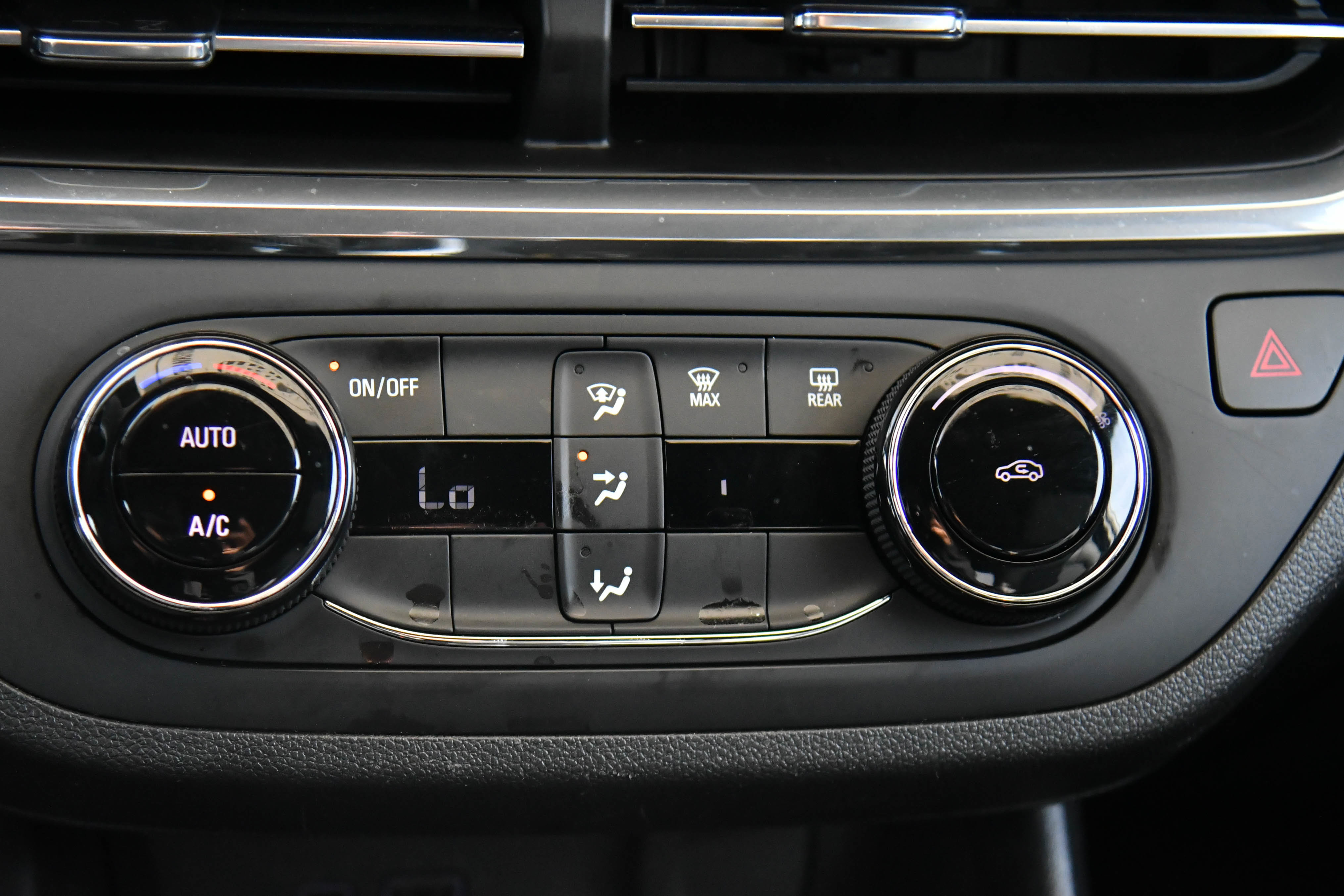 Used 2025 Buick Envista Preferred image 24