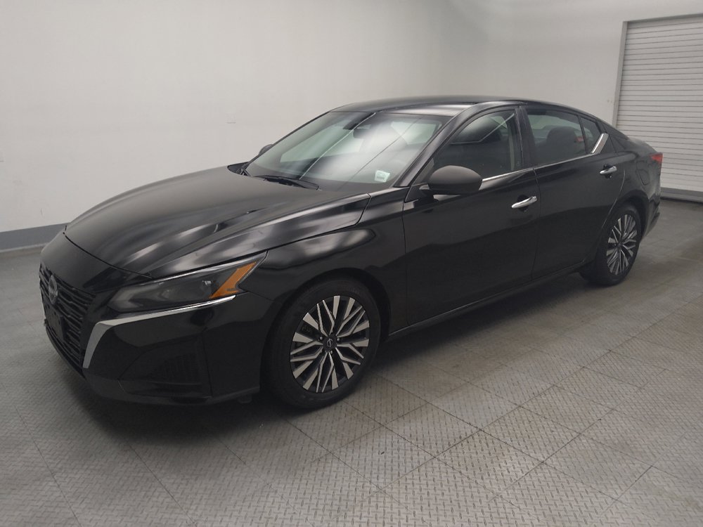 Used 2024 Nissan Altima 2.5 SV FWD image 2