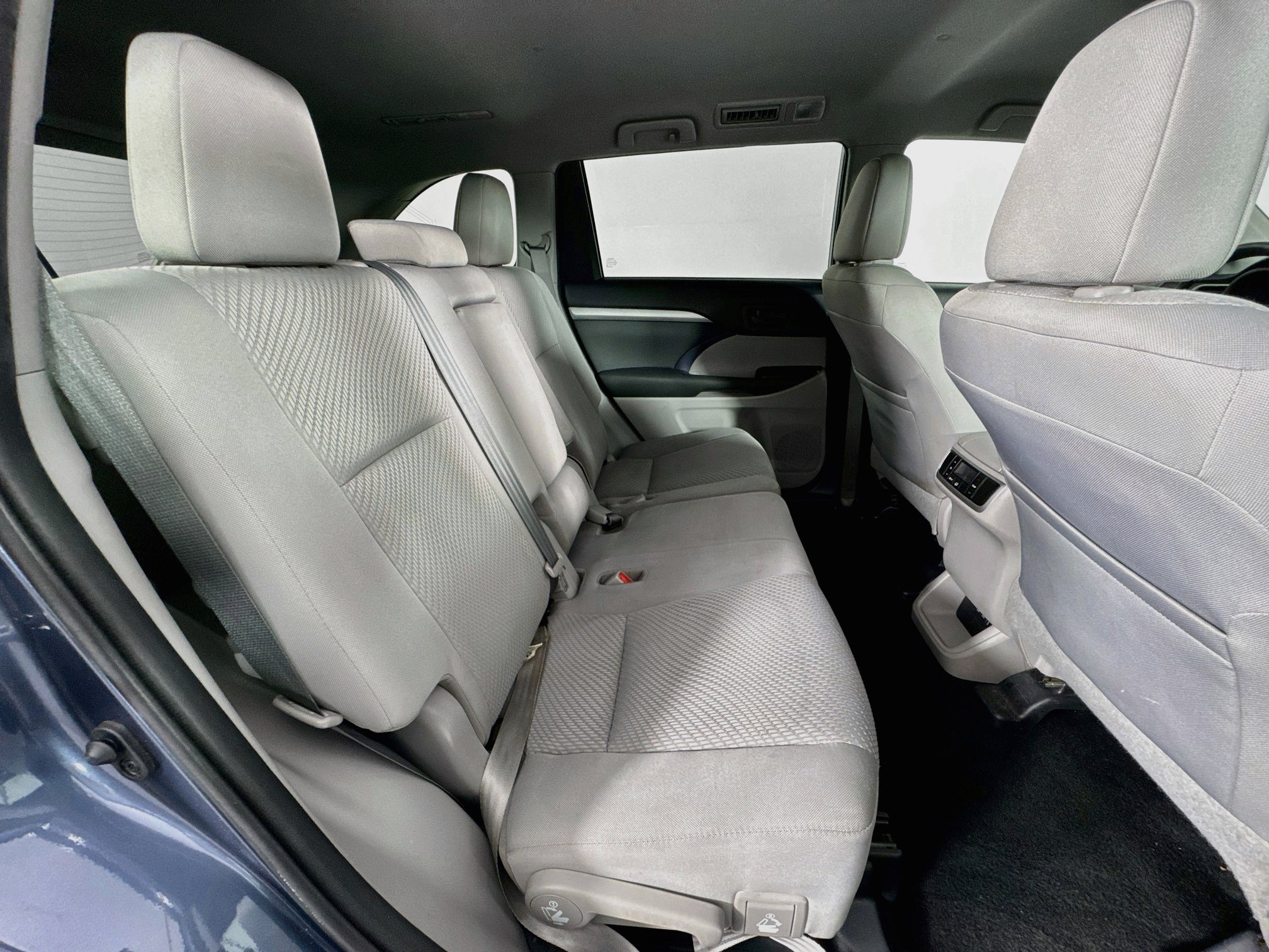 Used 2019 Toyota Highlander LE FWD image 26