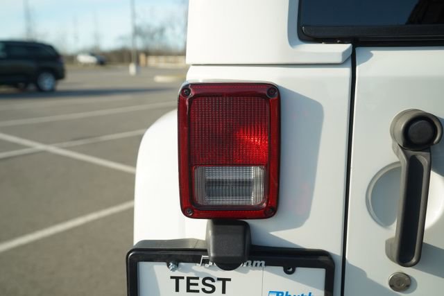 Used 2015 Jeep Wrangler Unlimited Sahara w/ Dual Top Group image 41