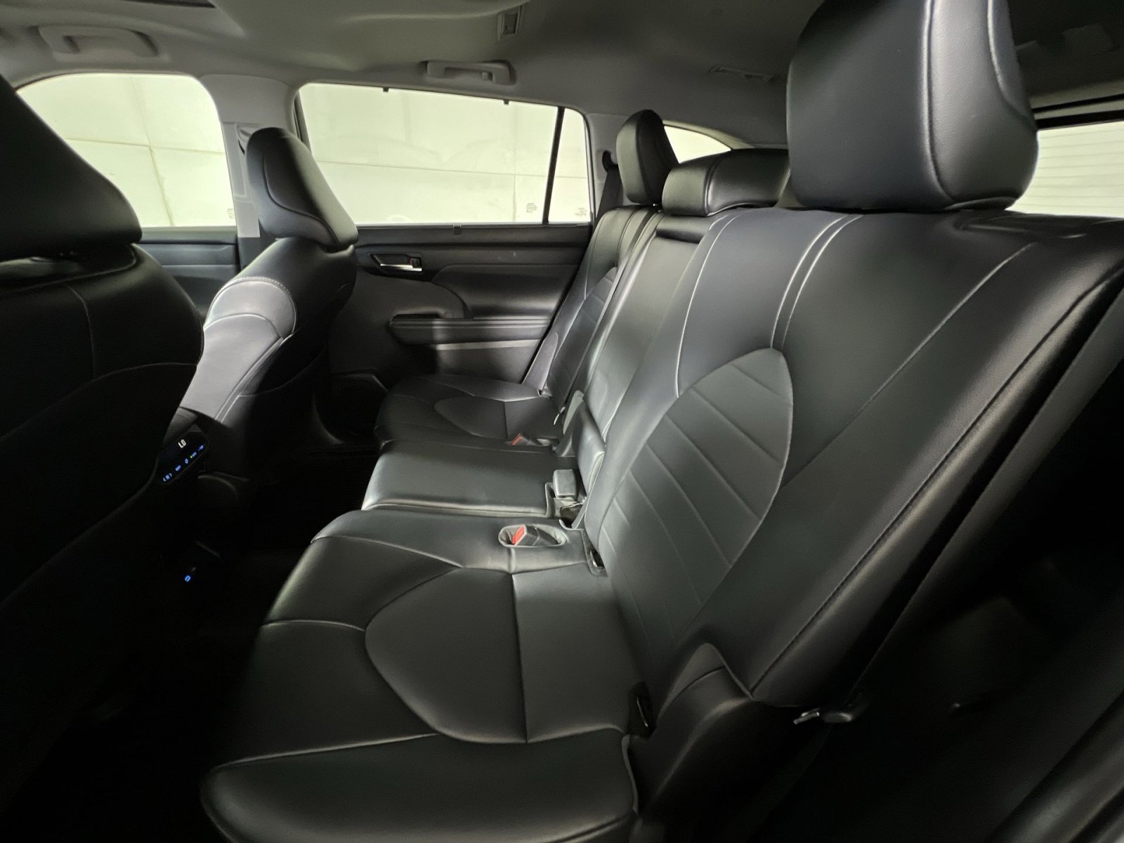 Used 2022 Toyota Highlander XLE image 25