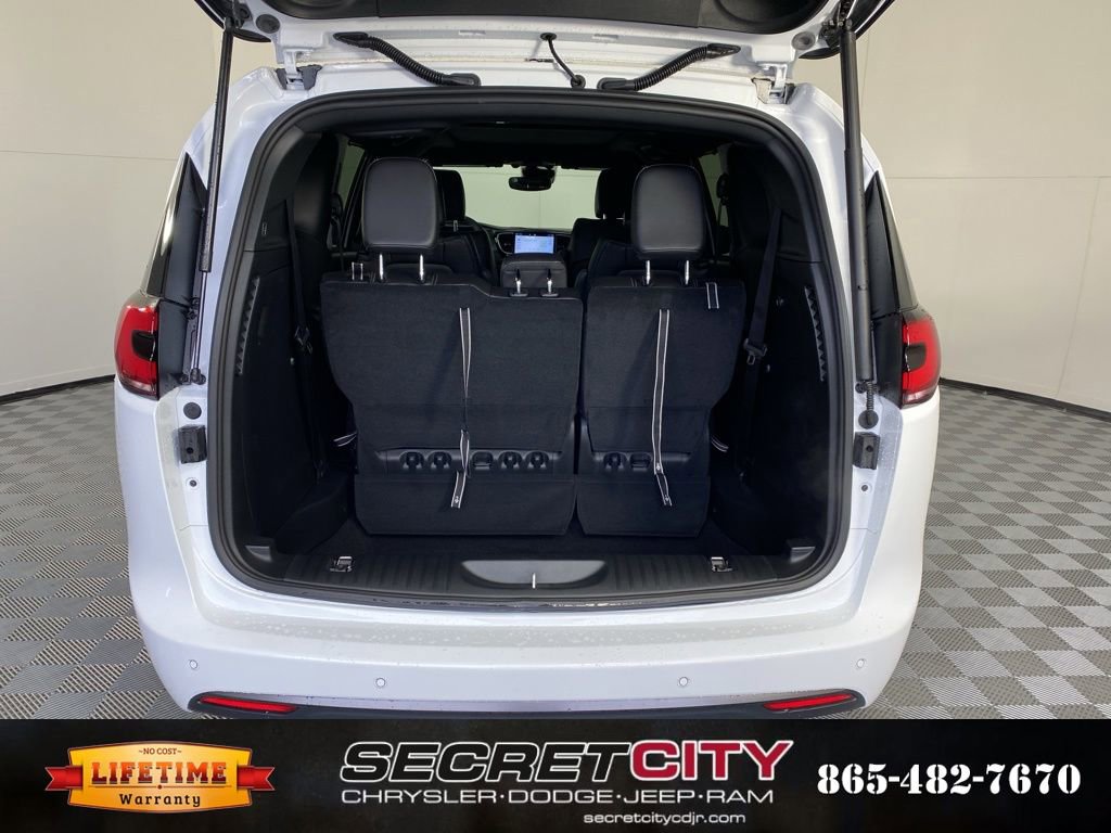 New 2026 Chrysler Pacifica Select image 35