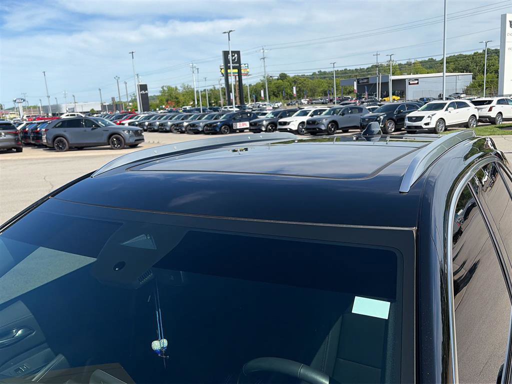 Used 2025 Cadillac XT4 Premium Luxury FWD image 4