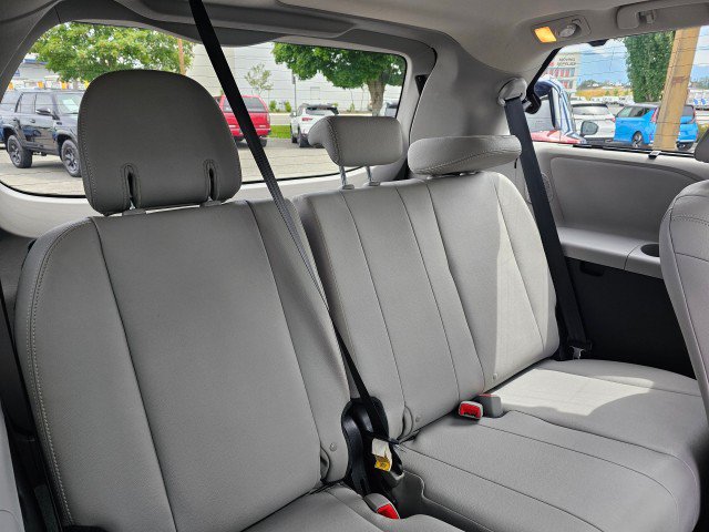 Used 2020 Toyota Sienna Limited FWD image 15