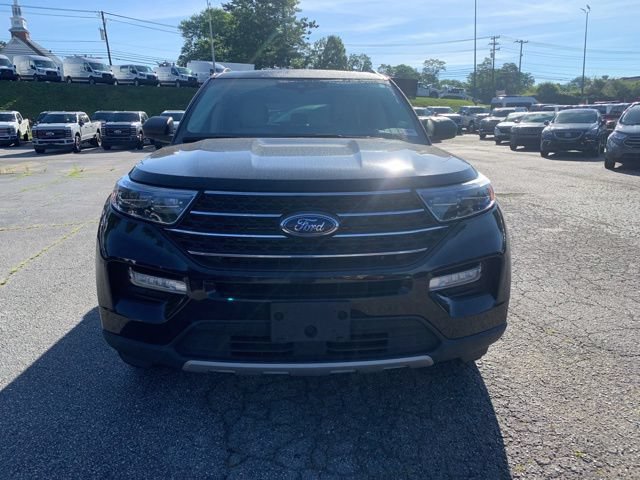 Used 2023 Ford Explorer XLT w/ Equipment Group 202A AWD/4WD image 3