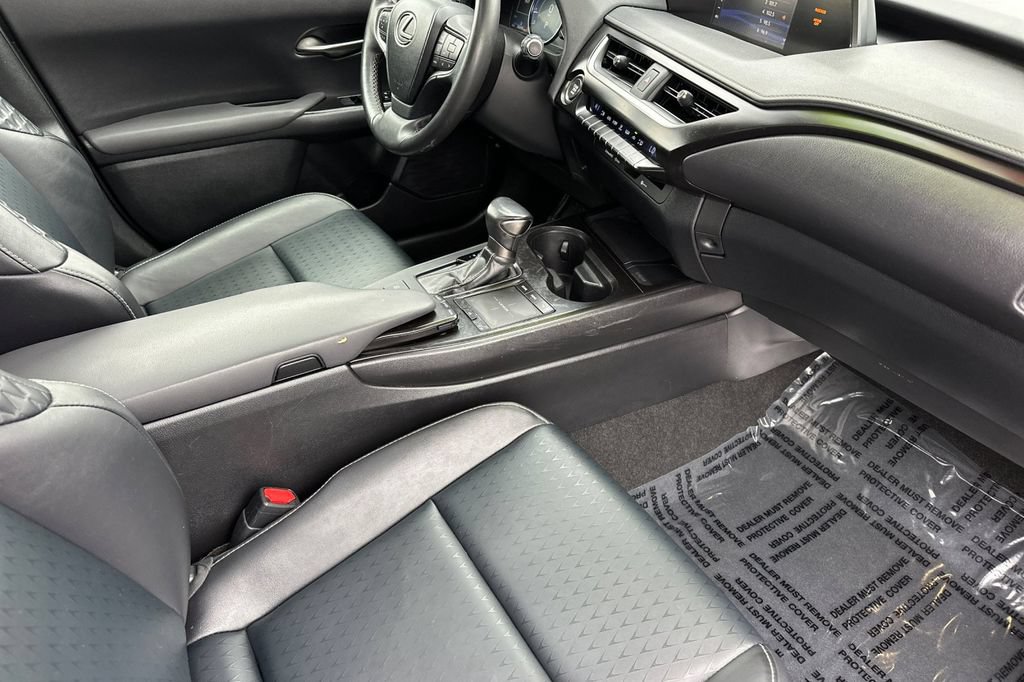 Used 2019 Lexus UX 200 FWD image 16