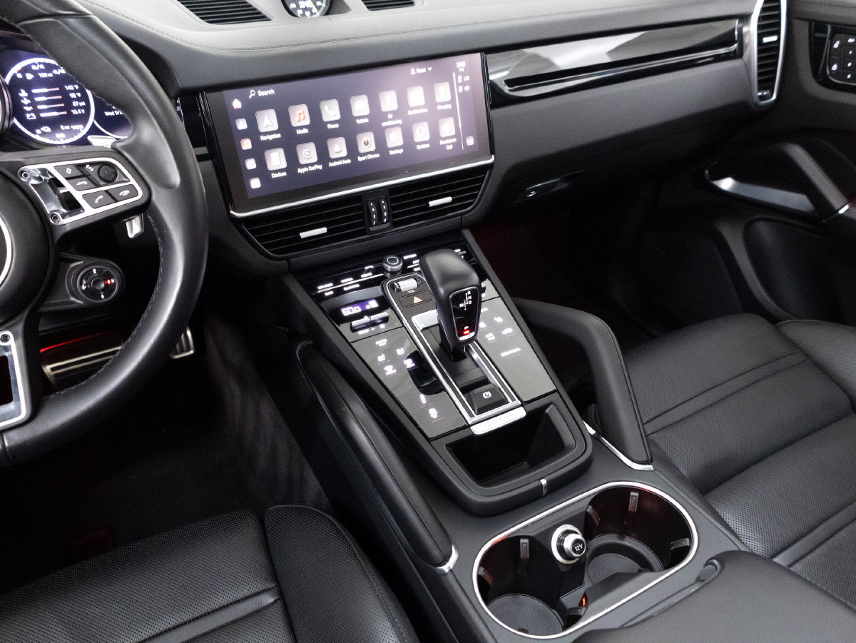Certified 2023 Porsche Cayenne Turbo S AWD/4WD image 20