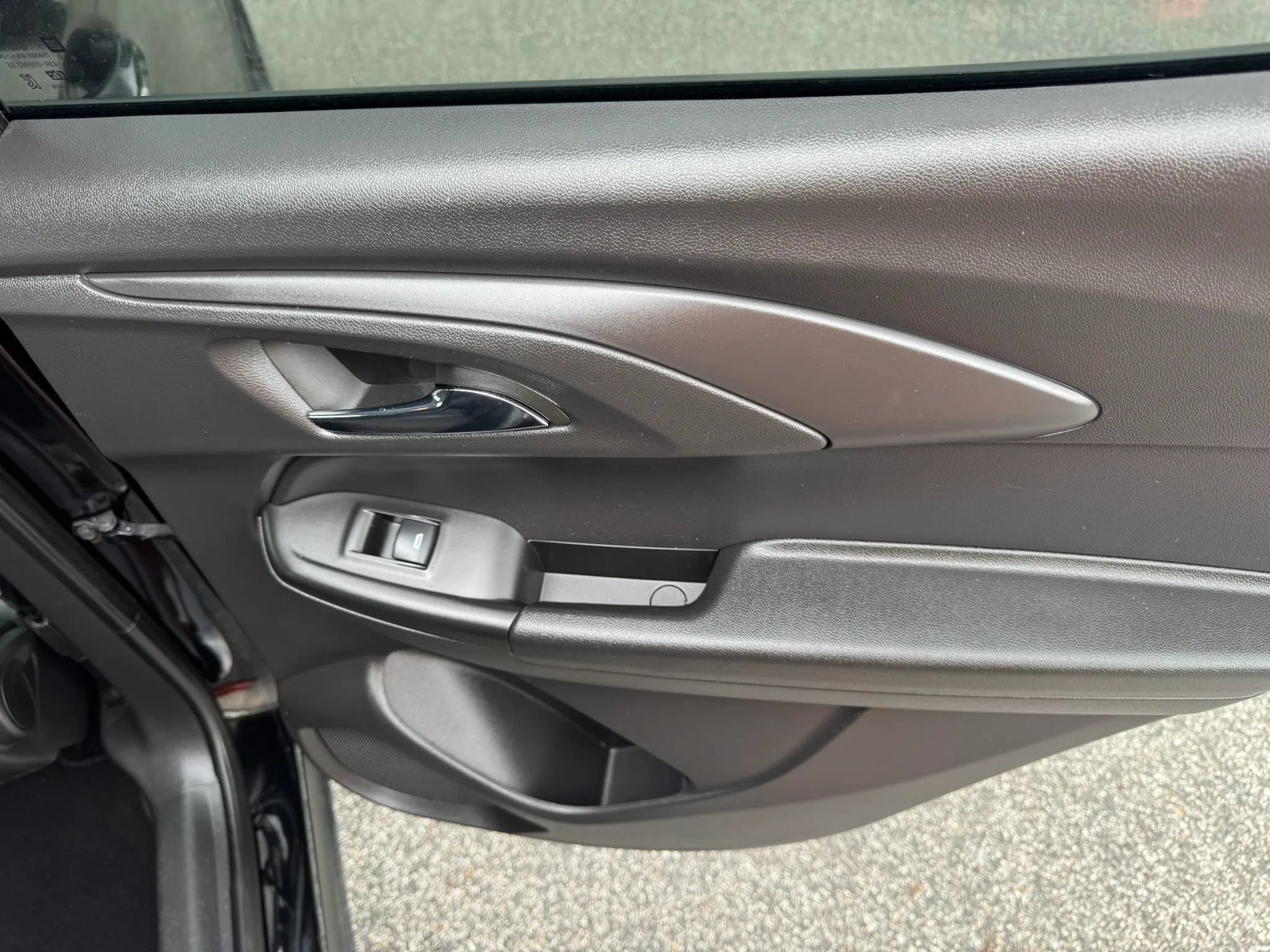 Used 2025 Chevrolet TrailBlazer LT w/ LT Cold Weather Package FWD image 36