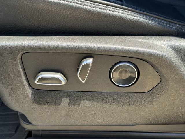 Used 2024 GMC Yukon XL Denali RWD image 30