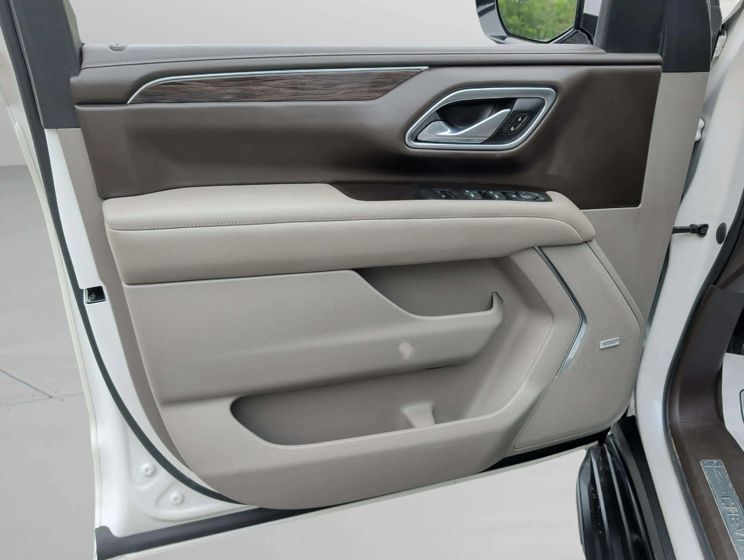 Used 2021 Chevrolet Suburban LT RWD image 28