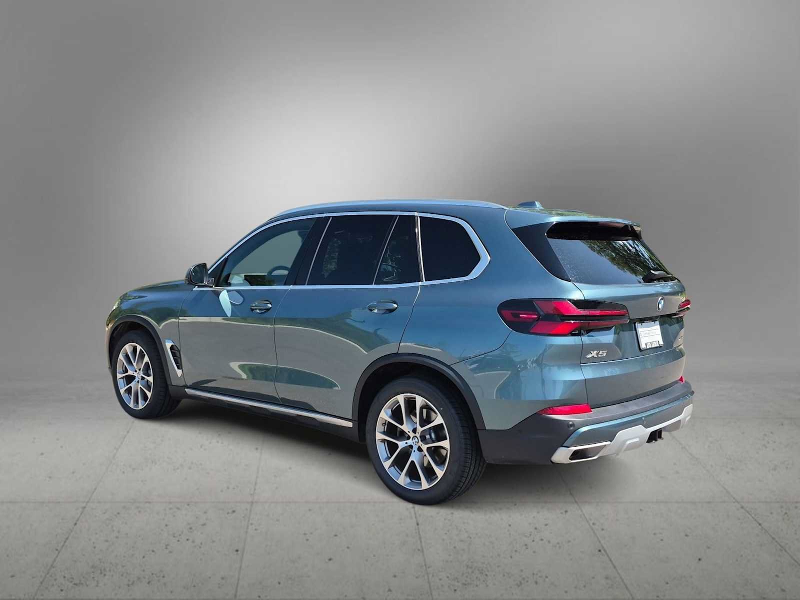 Used 2024 BMW X5 xDrive40i w/ Parking Assistance Package AWD/4WD image 6