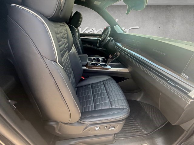 Certified 2025 Cadillac Escalade Sport Platinum w/ LPO, ONYX Package AWD/4WD image 24