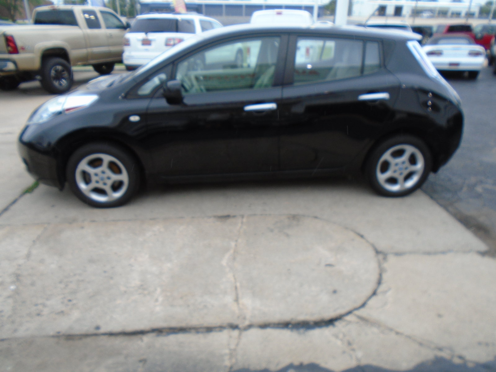 Used 2011 Nissan Leaf w/ Eco Design Pkg FWD image 5