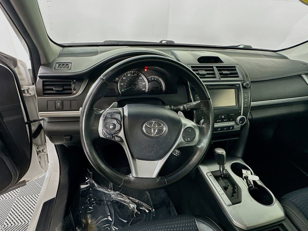 Used 2013 Toyota Camry SE image 16