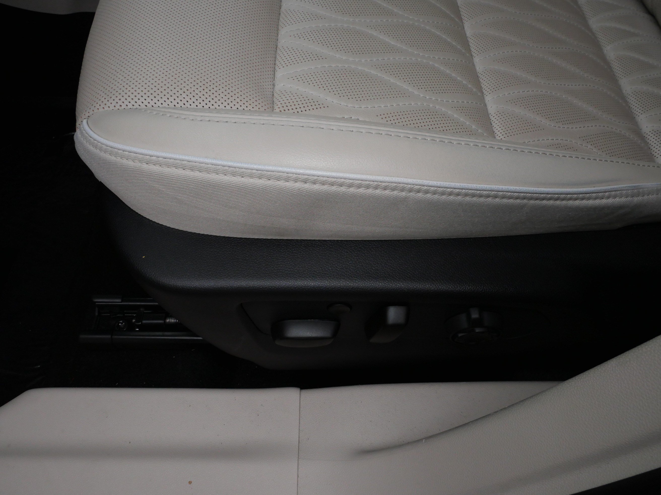 Used 2022 Buick Envision Avenir w/ Technology Package II AWD/4WD image 20