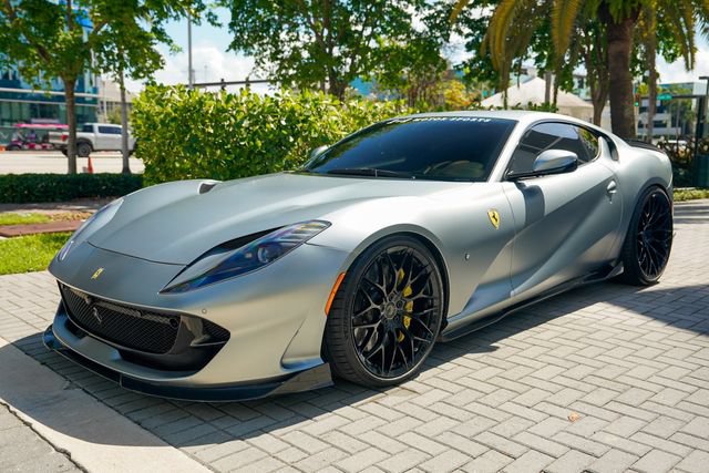 Used 2018 Ferrari 812 Superfast RWD image 2