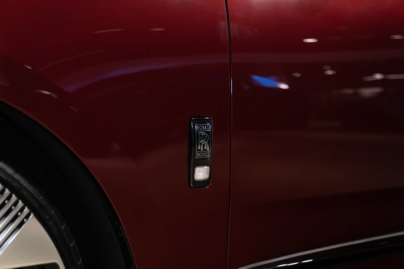 Used 2025 Rolls-Royce Cullinan Black Badge AWD/4WD image 8
