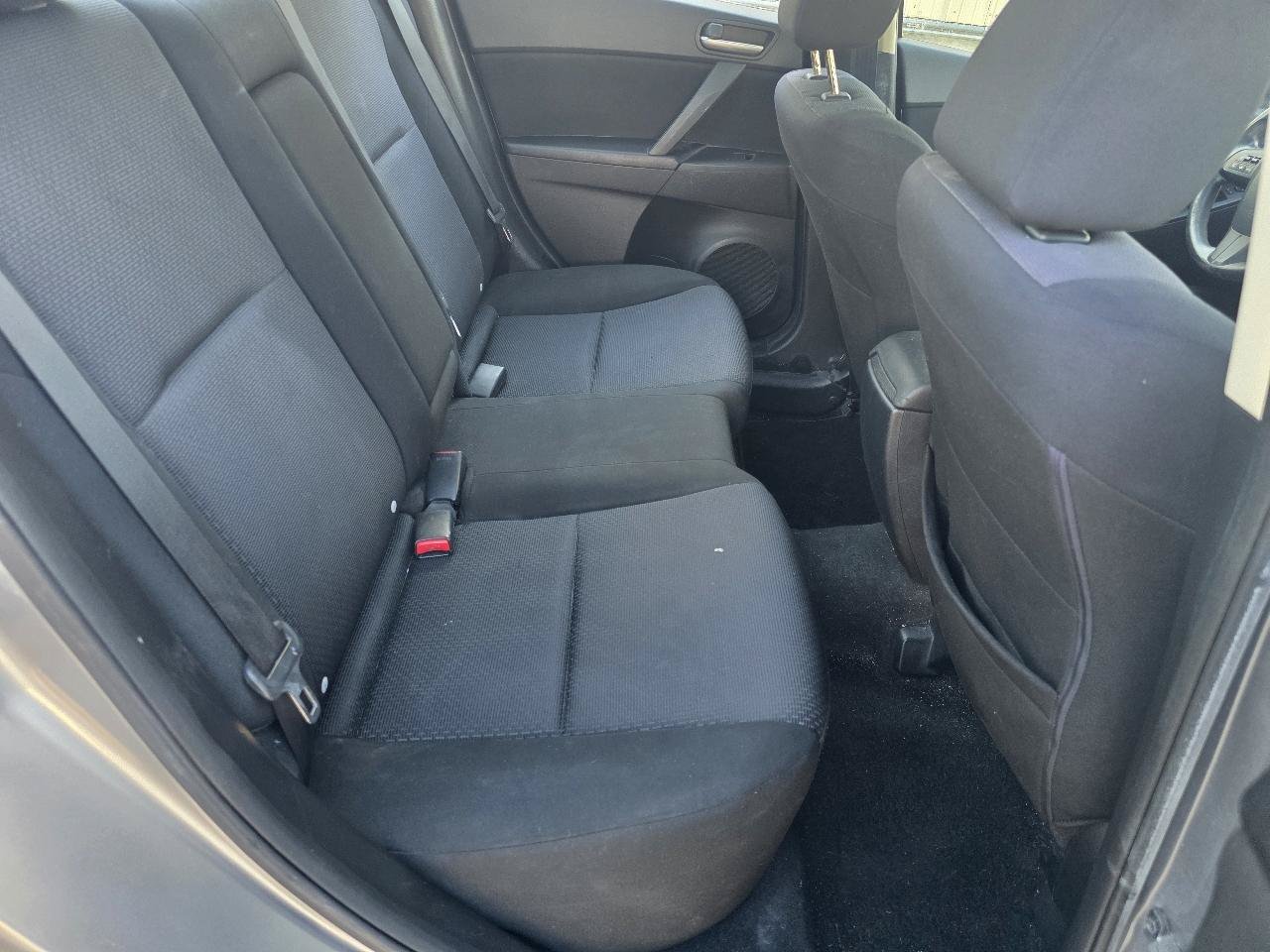 Used 2010 MAZDA MAZDA3 i Touring FWD image 14