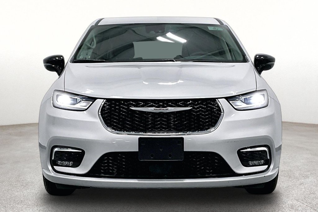 Used 2024 Chrysler Pacifica Limited FWD image 4