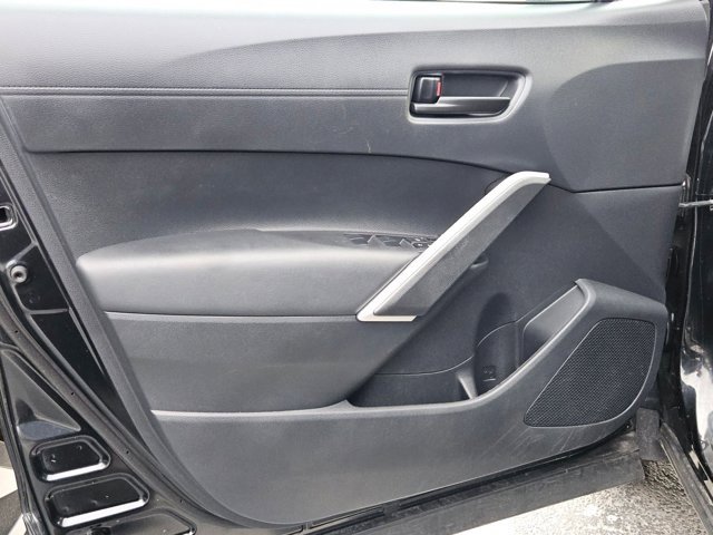 Used 2025 Toyota Corolla Cross LE image 2