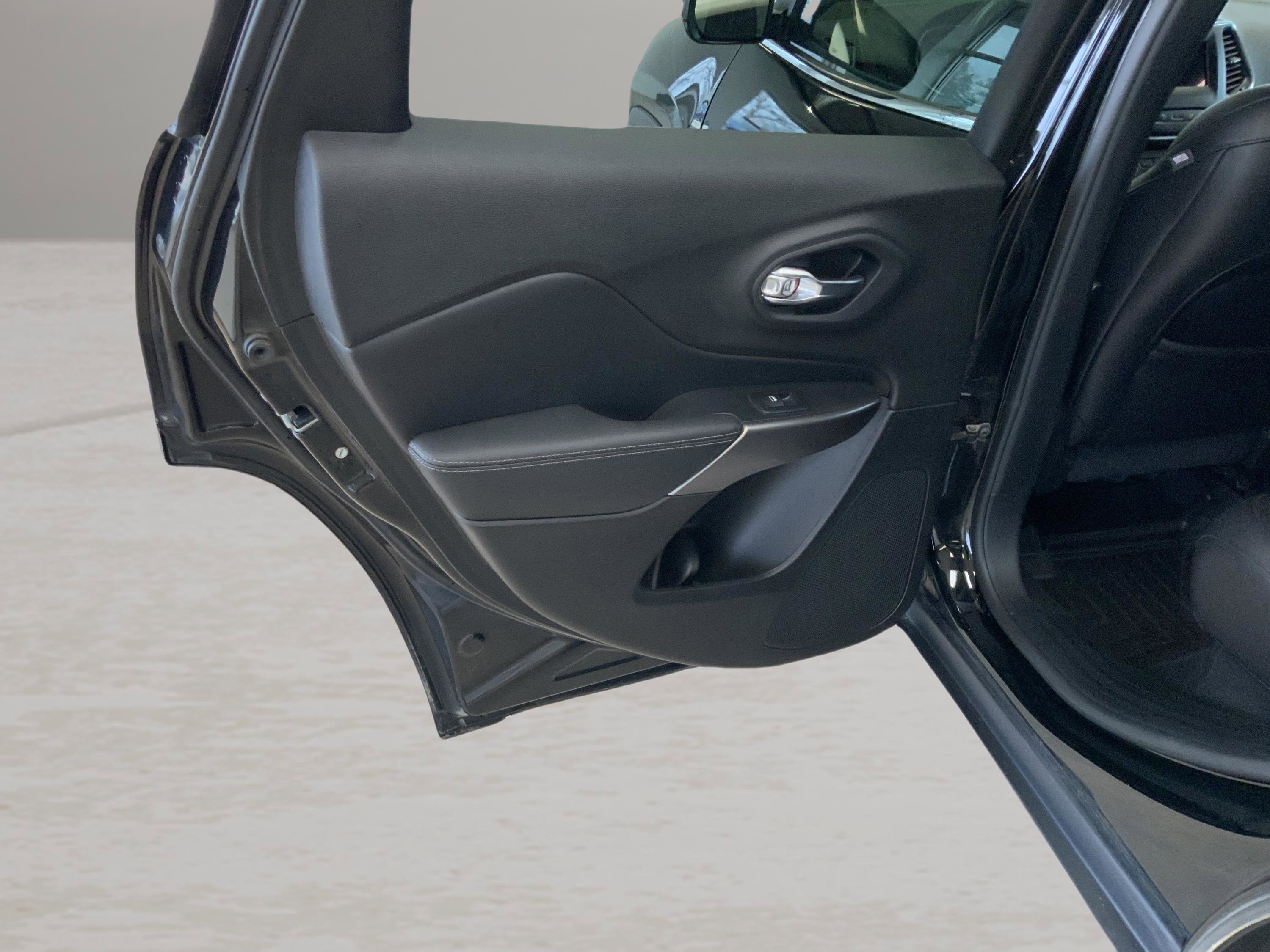 Used 2021 Jeep Cherokee Latitude Lux image 17