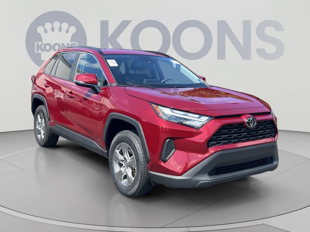 Used 2025 Toyota RAV4 XLE AWD/4WD image 7