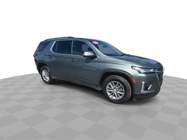 Used 2023 Chevrolet Traverse LT image 2