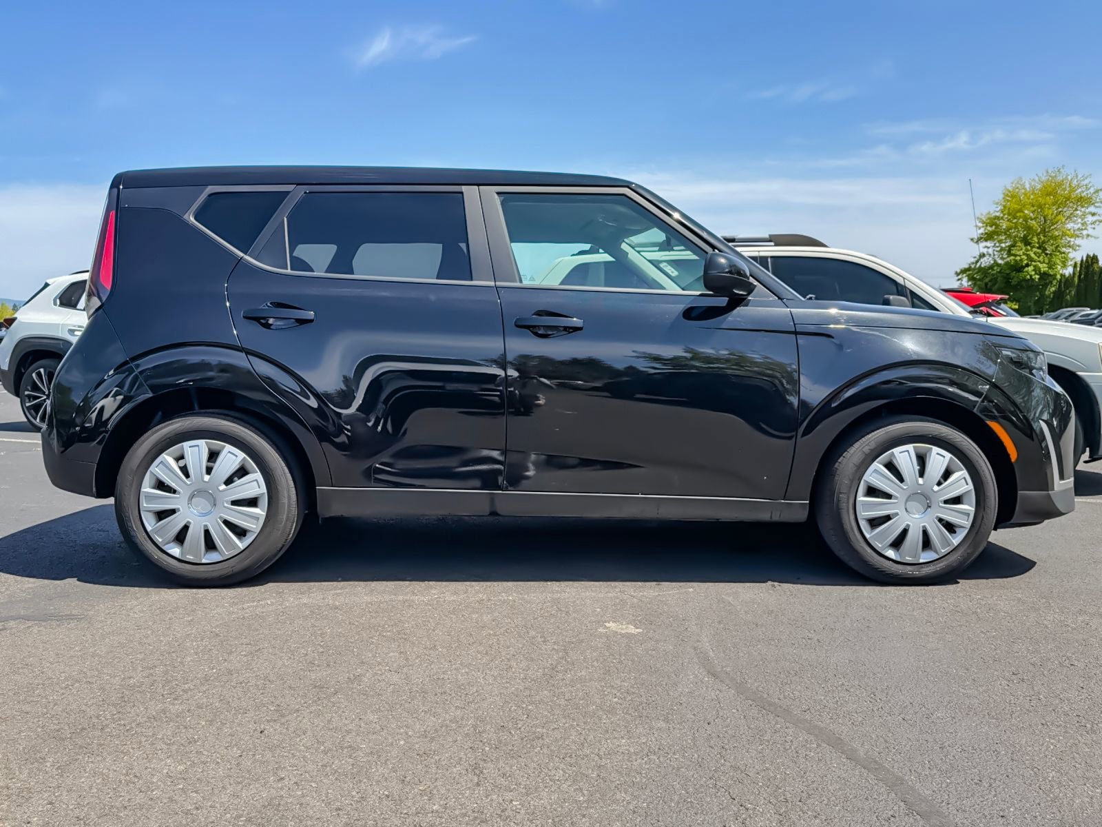 Used 2023 Kia Soul LX FWD image 3