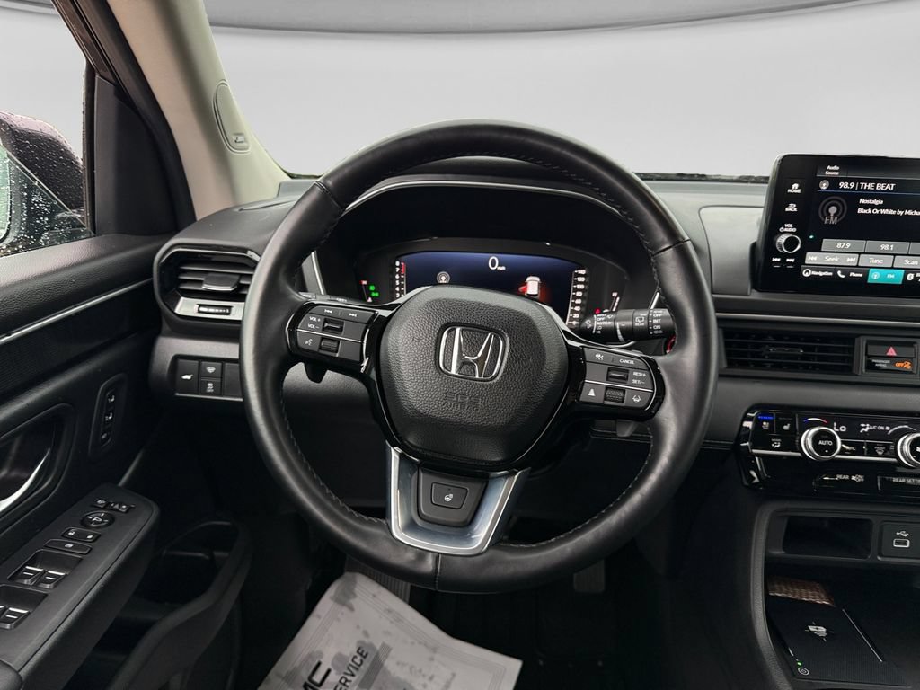Used 2025 Honda Pilot Elite image 15