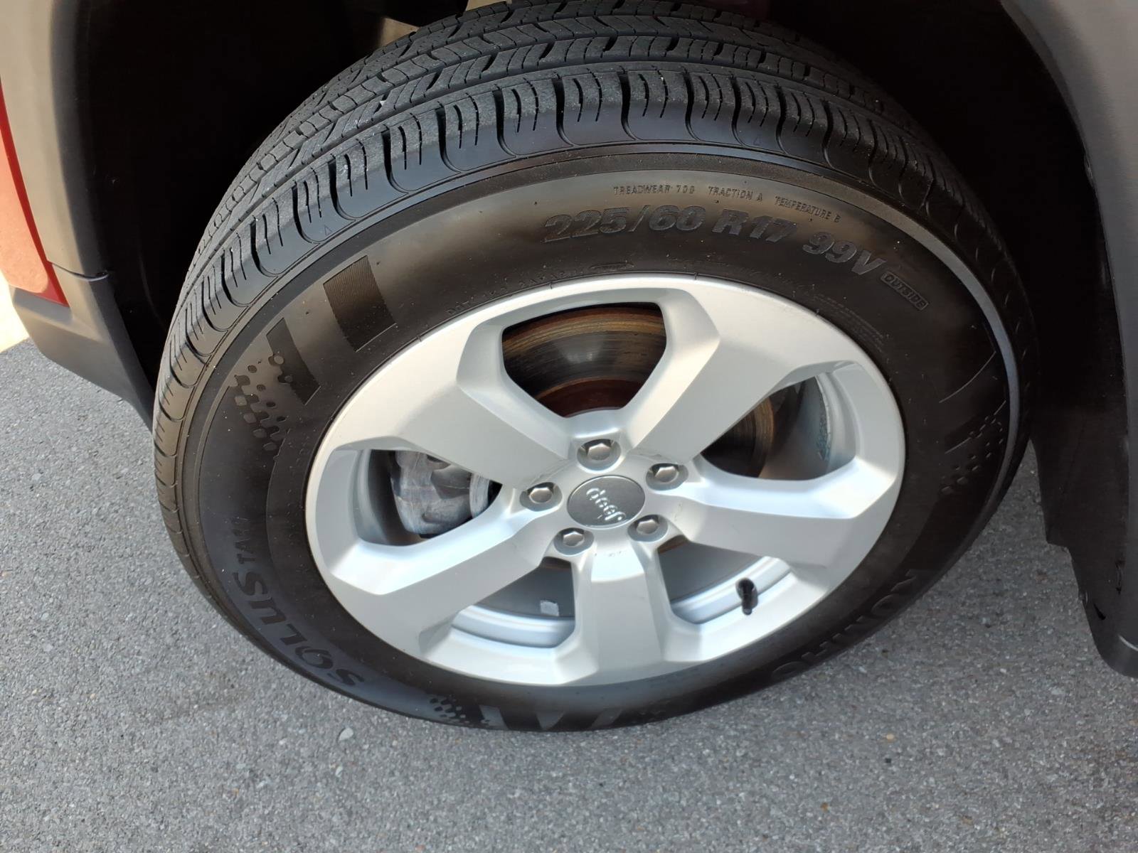Used 2019 Jeep Compass Latitude FWD image 9