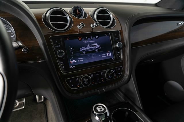 Used 2018 Bentley Bentayga AWD/4WD image 25