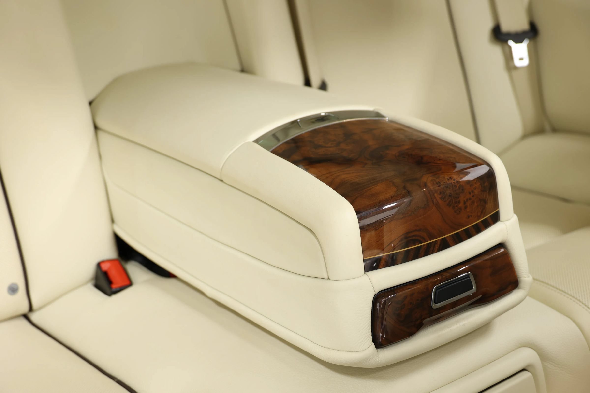 Used 2016 Rolls-Royce Ghost RWD image 91