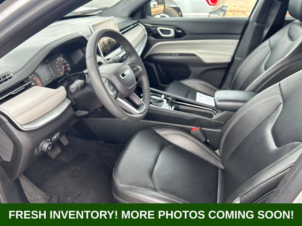 Used 2025 Jeep Compass Limited AWD/4WD image 8