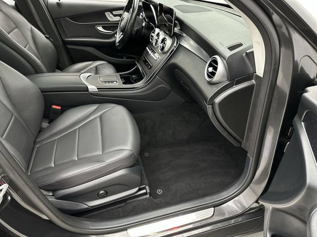 Used 2021 Mercedes-Benz GLC 300 4MATIC image 25