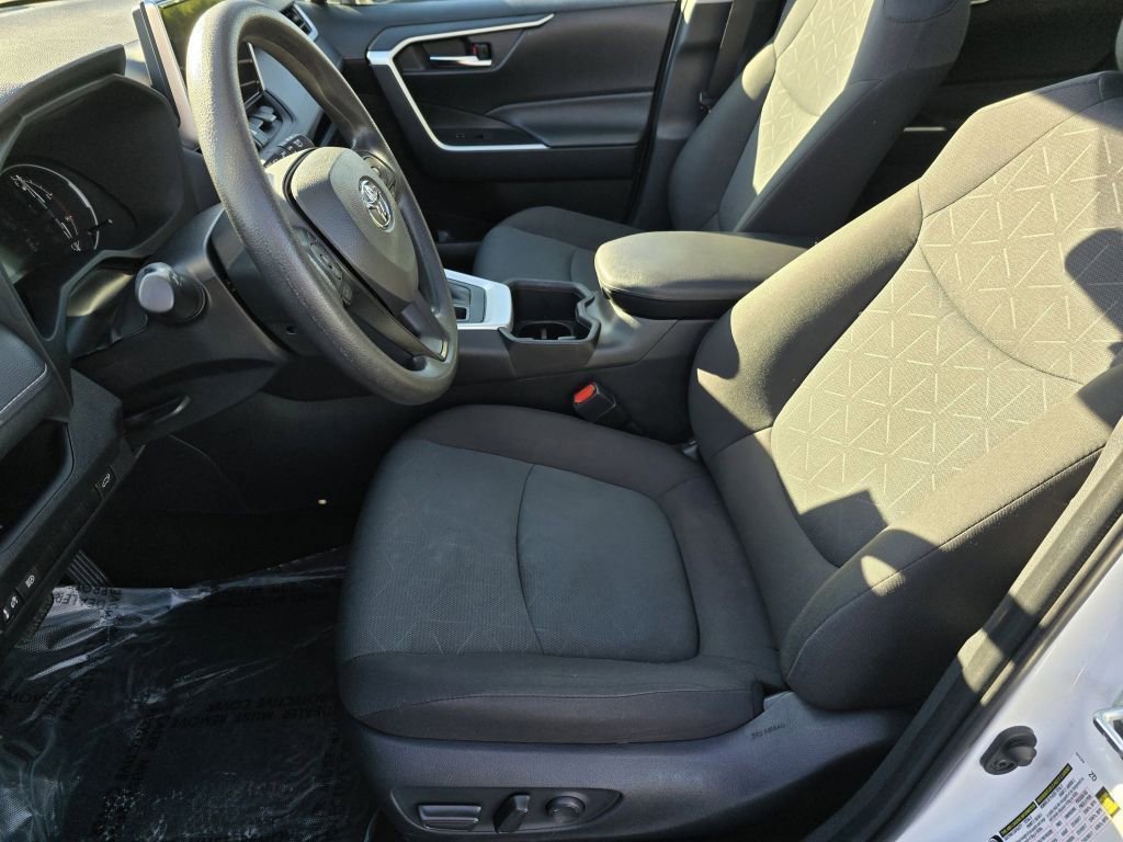 Used 2024 Toyota RAV4 XLE AWD/4WD image 34