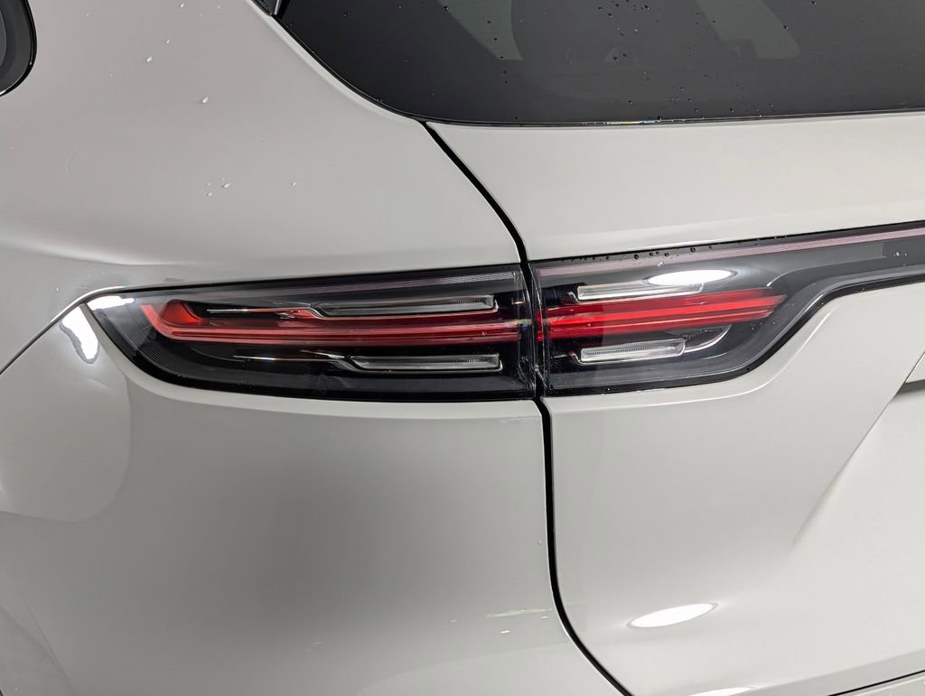 Certified 2023 Porsche Cayenne Platinum Edition image 16