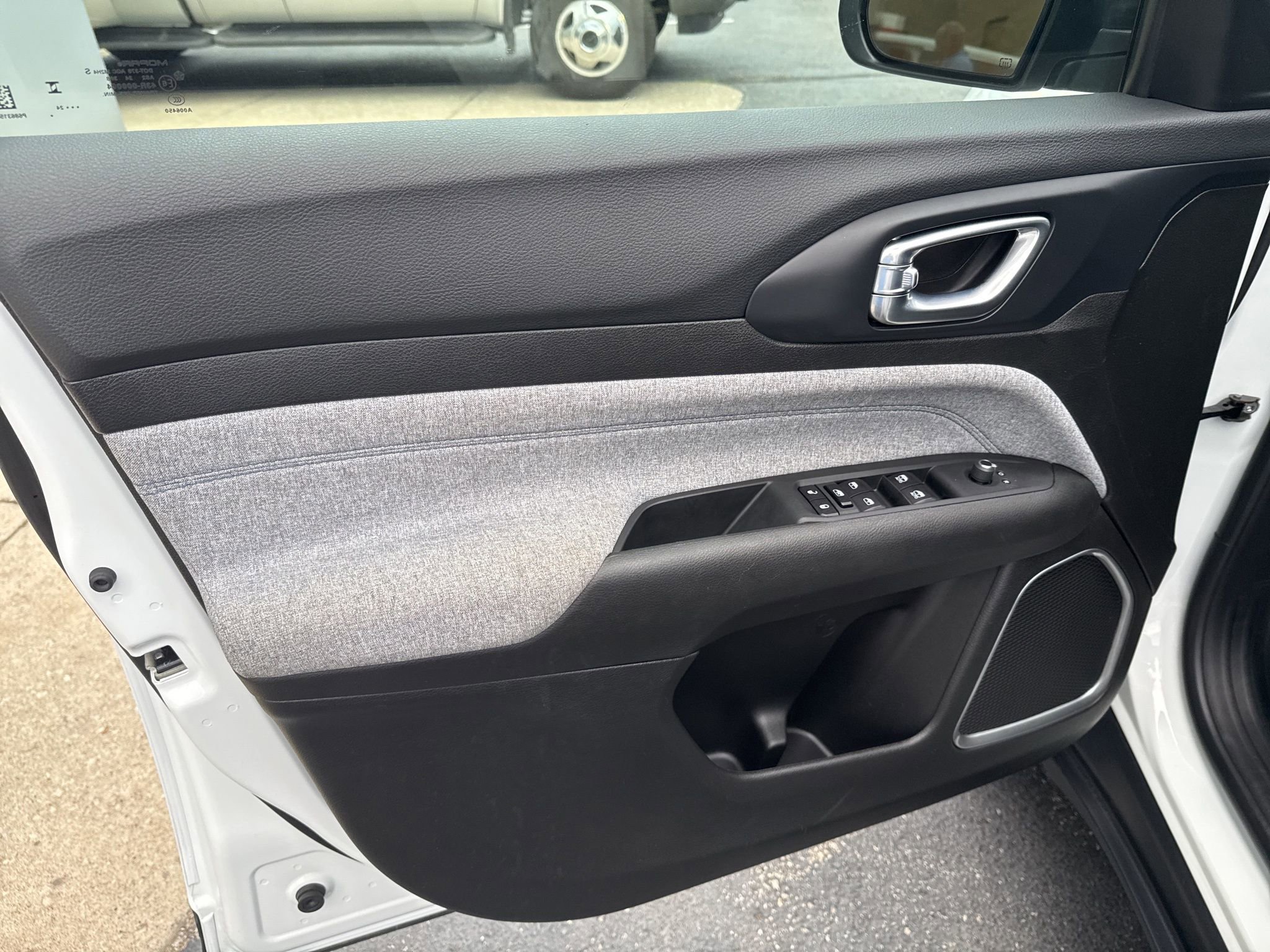 Used 2024 Jeep Compass Sport image 26