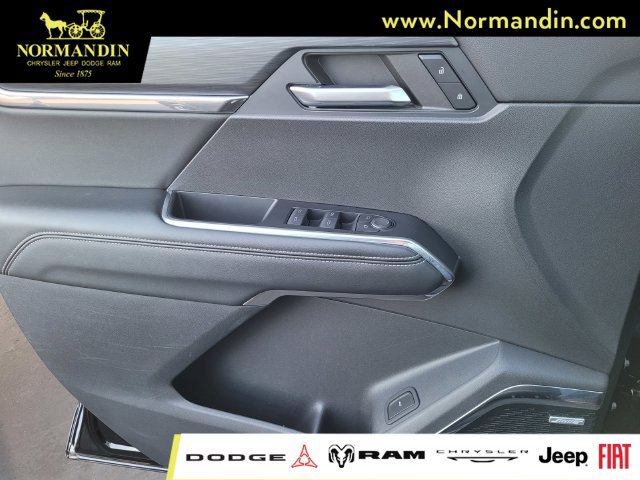 Used 2024 GMC Acadia Elevation AWD/4WD image 14