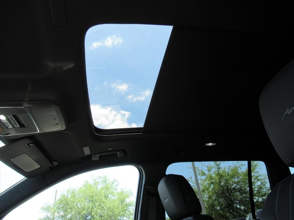 New 2026 Buick Enclave Avenir w/ Super Cruise Package FWD image 17