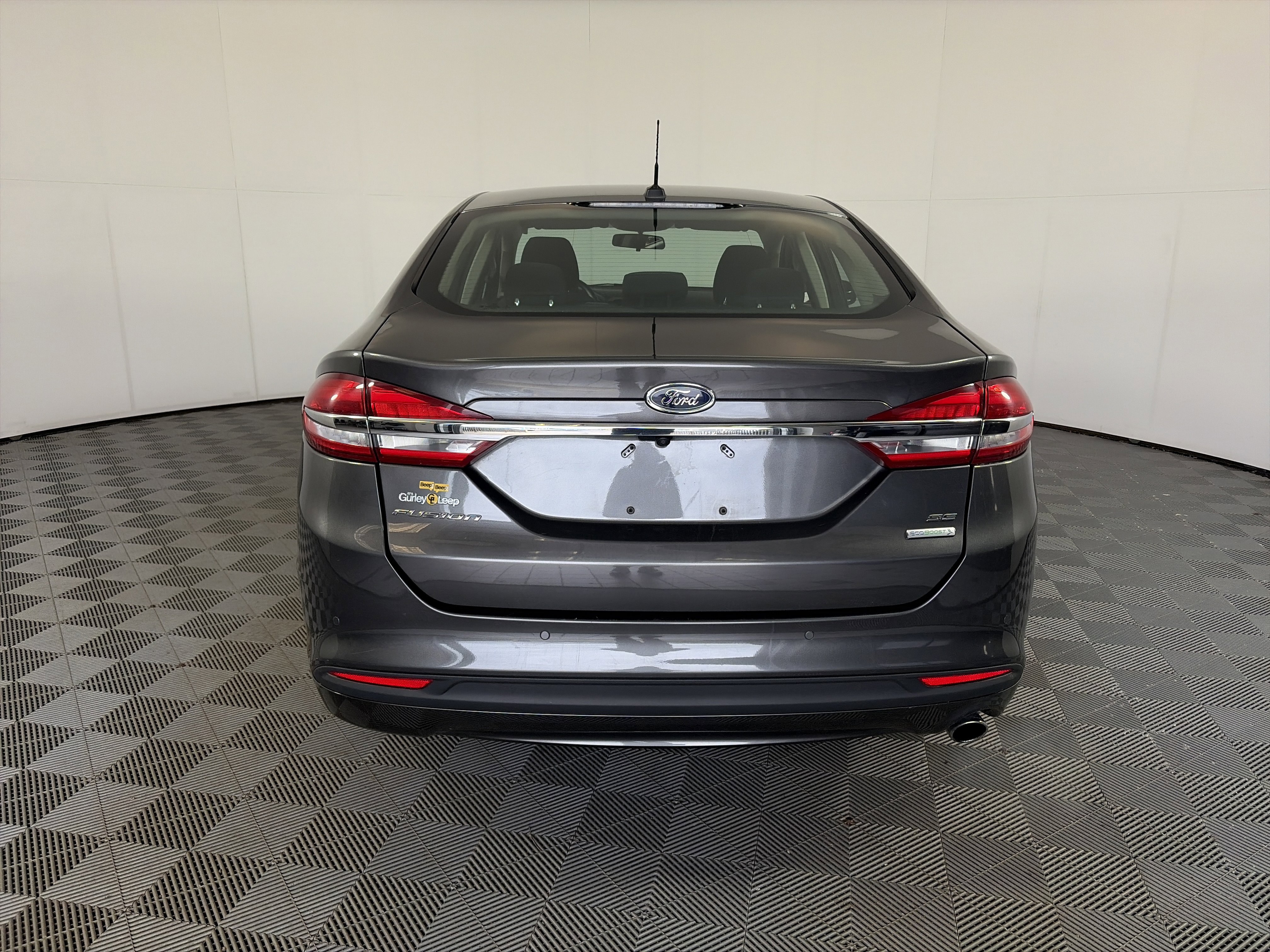 Used 2018 Ford Fusion SE w/ Fusion SE Technology Package FWD image 9