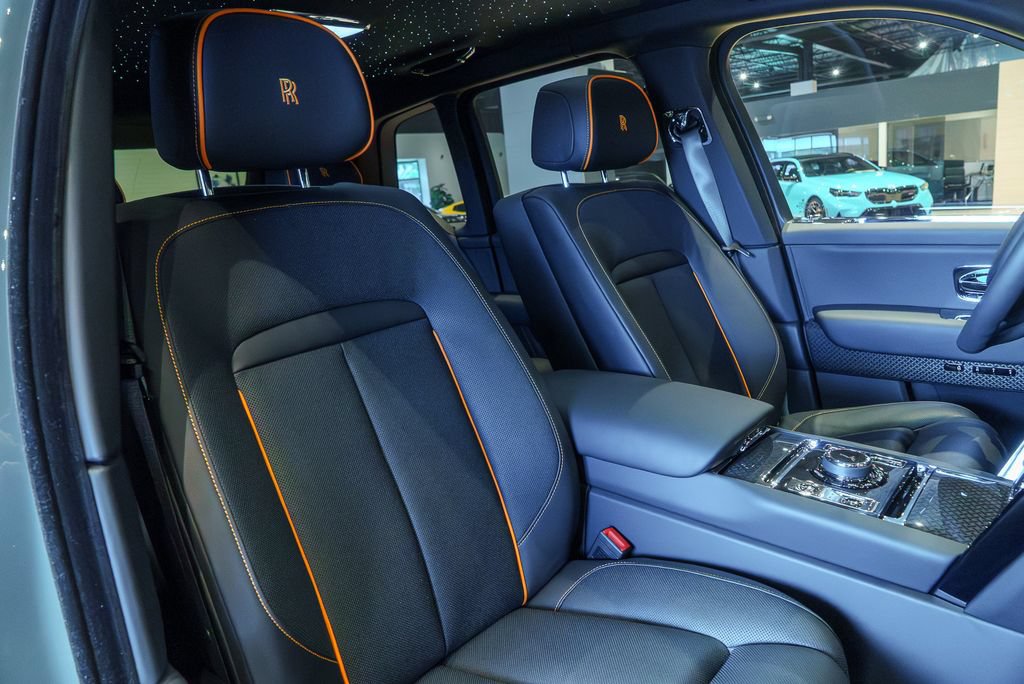 Used 2025 Rolls-Royce Cullinan Black Badge AWD/4WD image 51