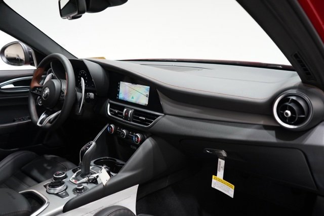 New 2025 Alfa Romeo Giulia Intensa w/ Driving Assist Package image 16