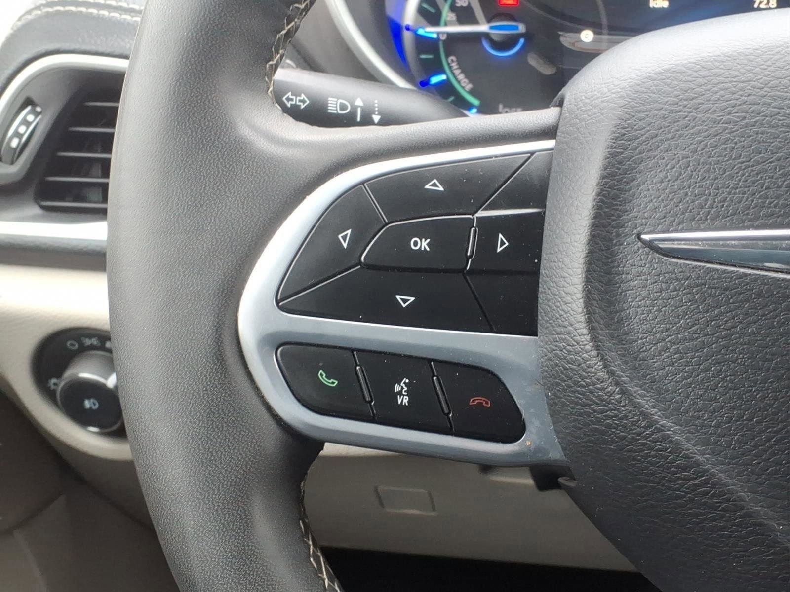 Used 2024 Chrysler Pacifica Select image 16