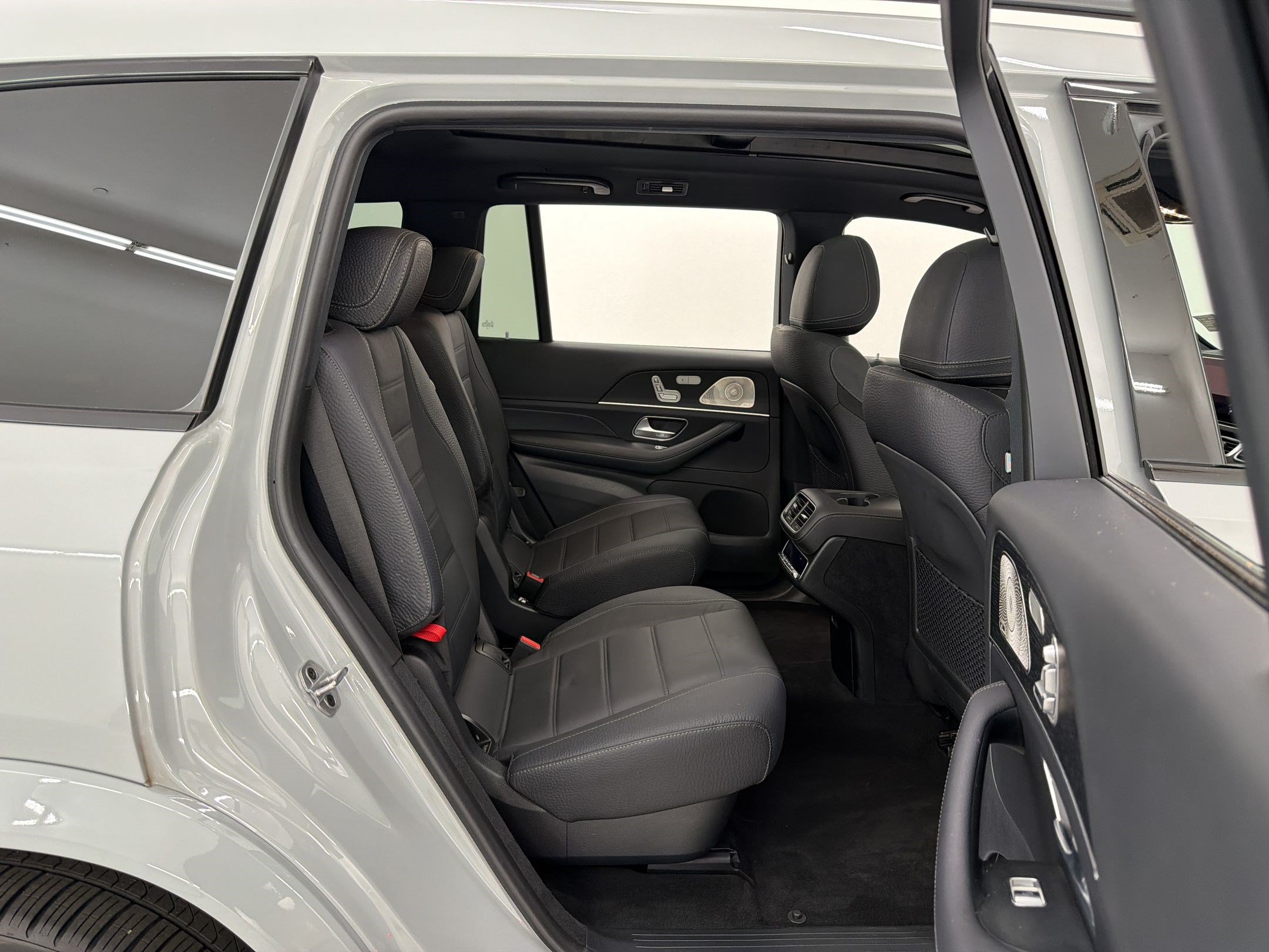 Used 2024 Mercedes-Benz GLS 450 4MATIC image 34