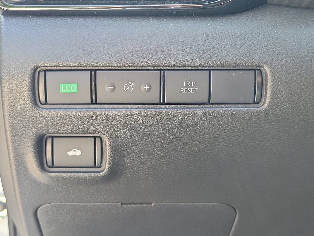 Used 2024 Nissan Sentra SR w/ SR Premium Package FWD image 22