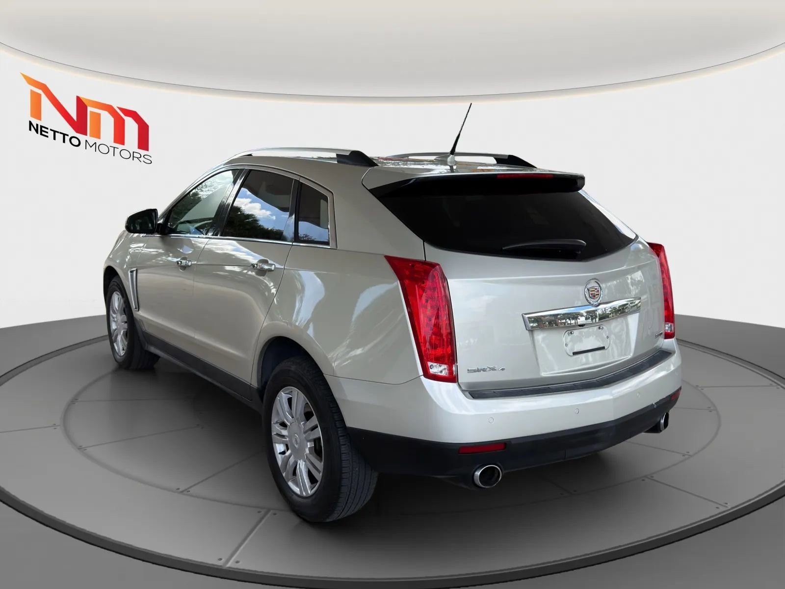 Used 2013 Cadillac SRX Luxury AWD/4WD image 3