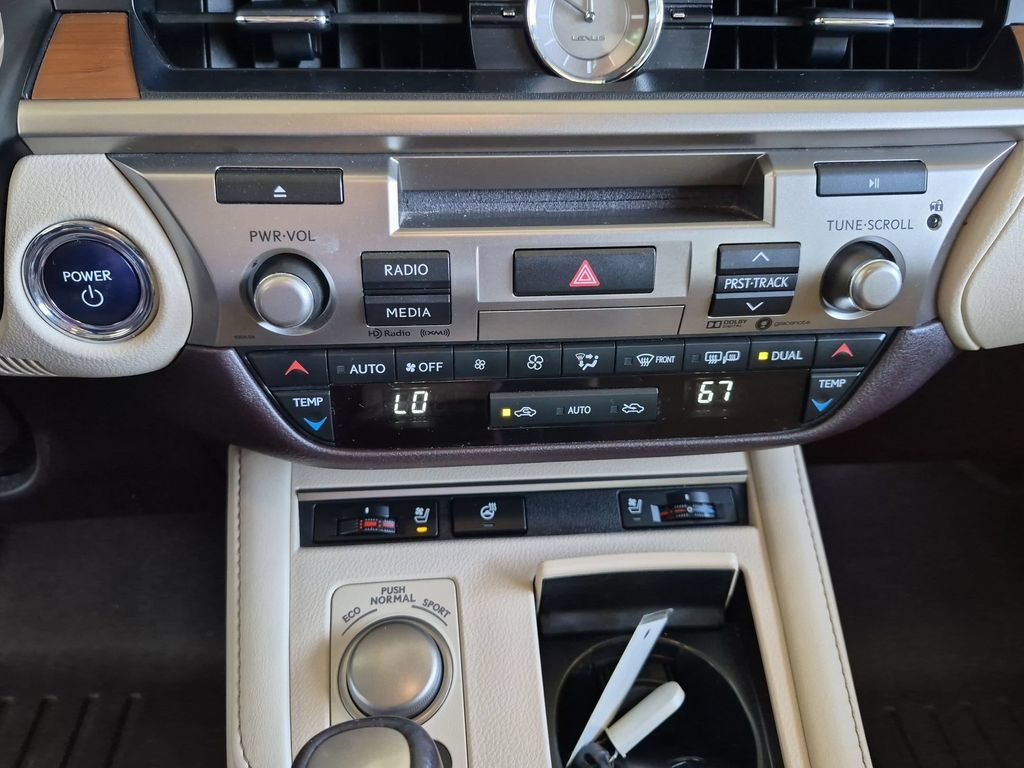 Used 2017 Lexus ES 300h w/ Navigation System Package FWD image 33