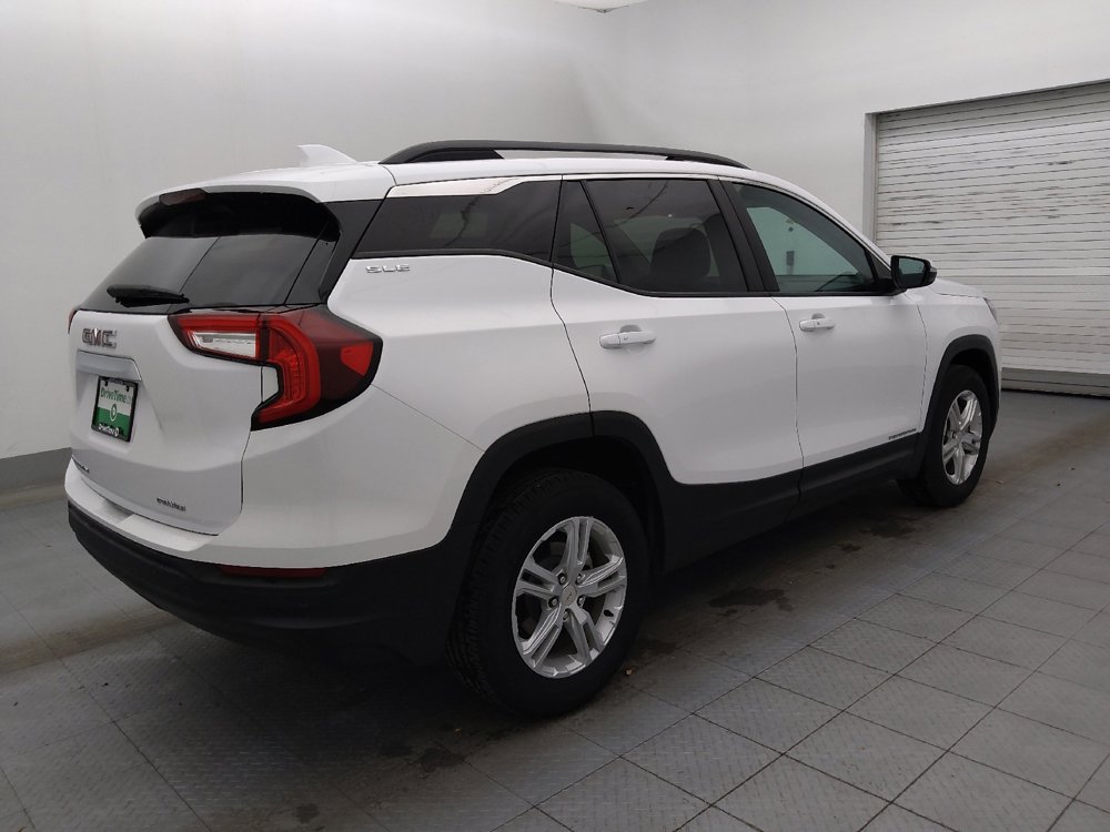 Used 2024 GMC Terrain SLE w/ Driver Convenience Package image 9