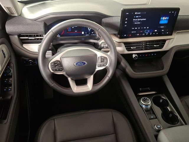 Used 2025 Ford Explorer Active w/ Active Comfort Package AWD/4WD image 2